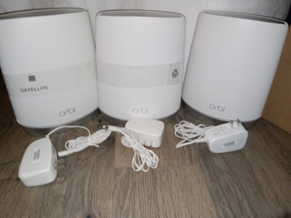 NETGEAR - Orbi 750 Series RBR750 Router w/ 2 Satellite RBS750